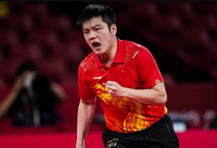 他在中场的 他在中场的