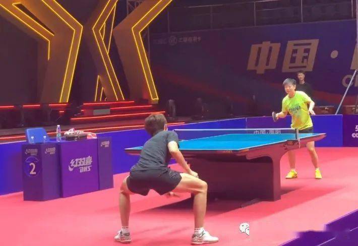 对比的是 对比的是