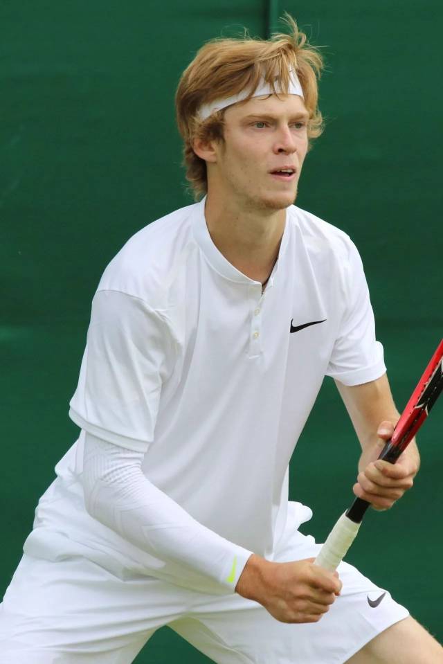 奋战赛场 奋战赛场